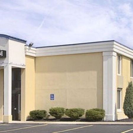 Days Inn By Wyndham Willoughby/Cleveland Exterior photo