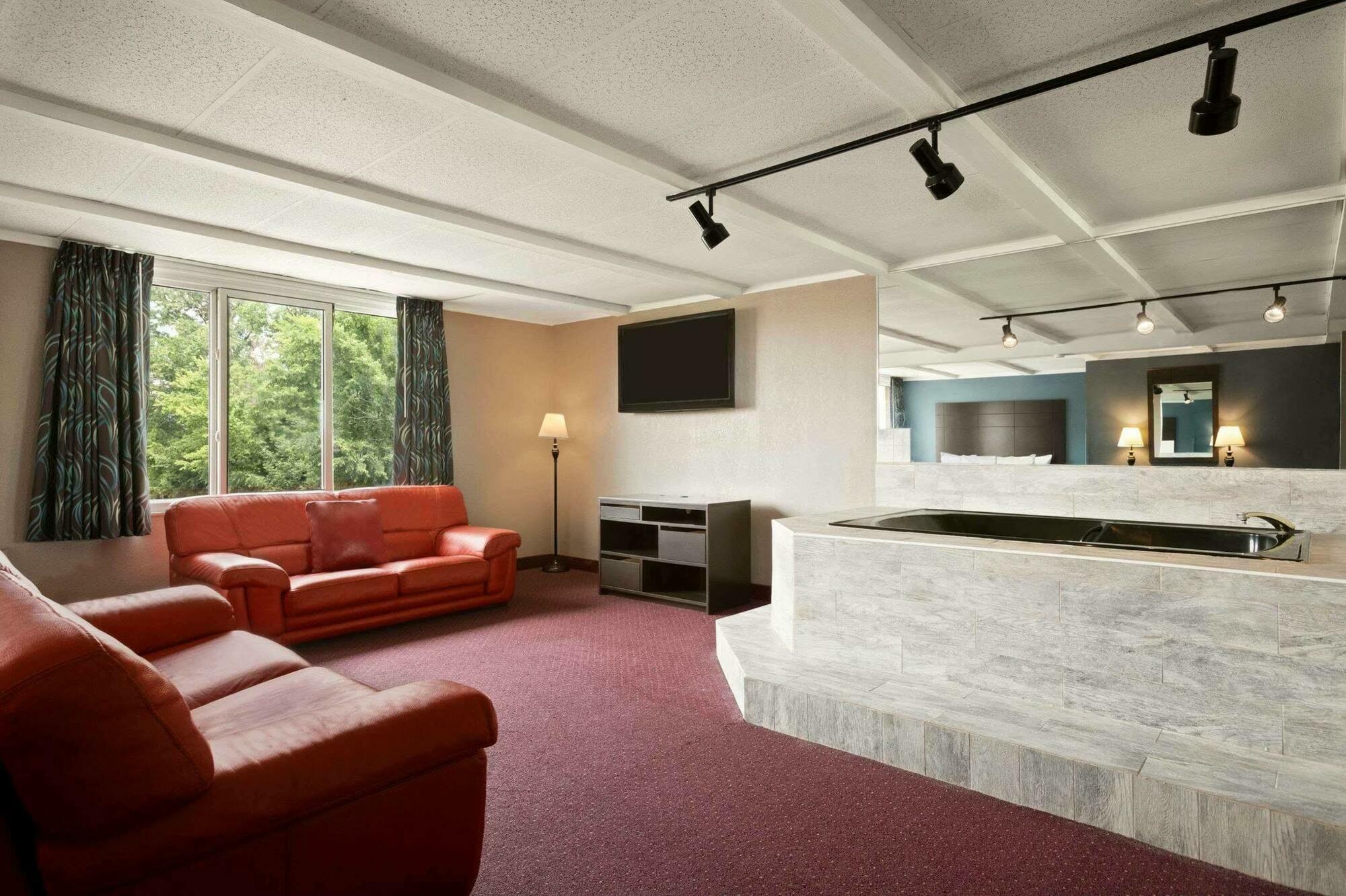 Days Inn By Wyndham Willoughby/Cleveland Exterior photo
